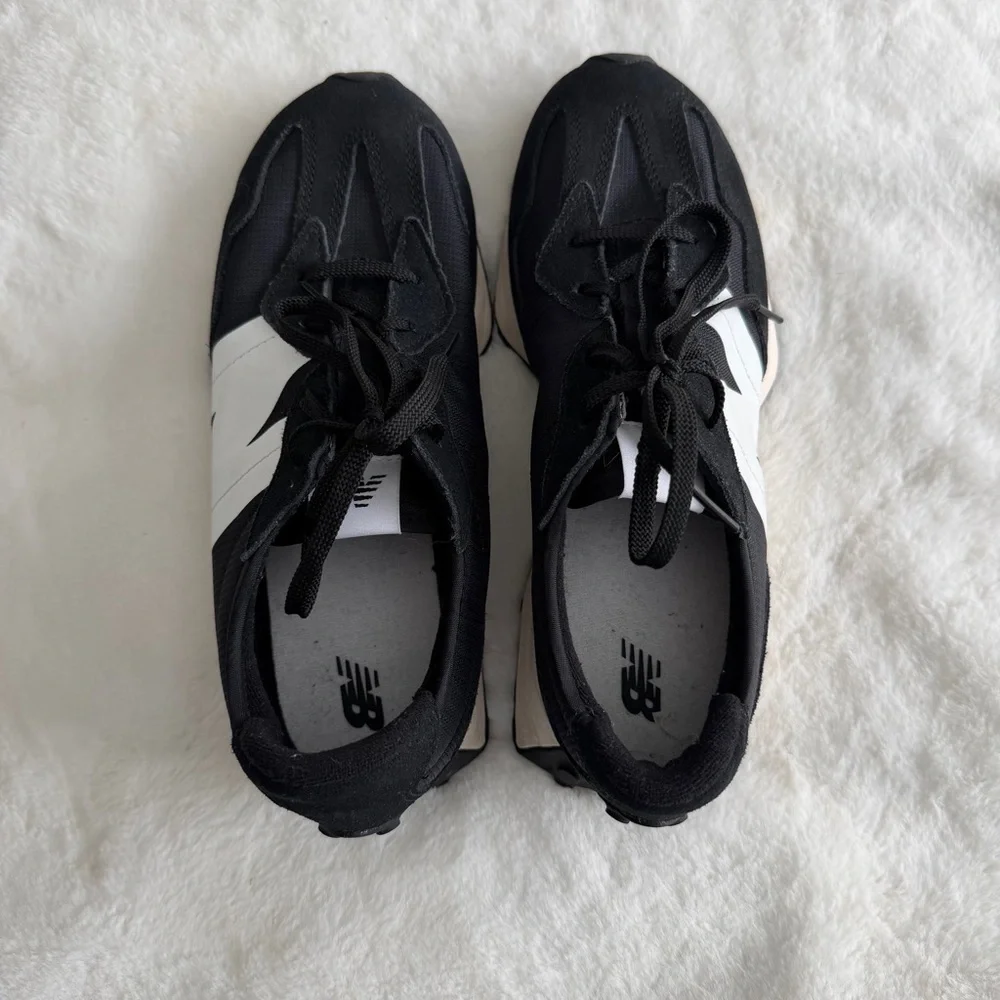 New Balance 327 Black White Boy’s Size 6